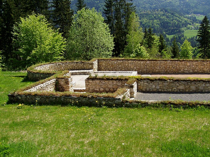 File:Hemmaberg W Doppelkirche Gemeindekirche1.jpg