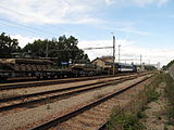 Čeština: Tanky na vlaku v zastávce Kařízek. Okres Rokycany, Česká republika. English: Tanks on train at Kařizek train station. Rokycany District, Czech Republic.