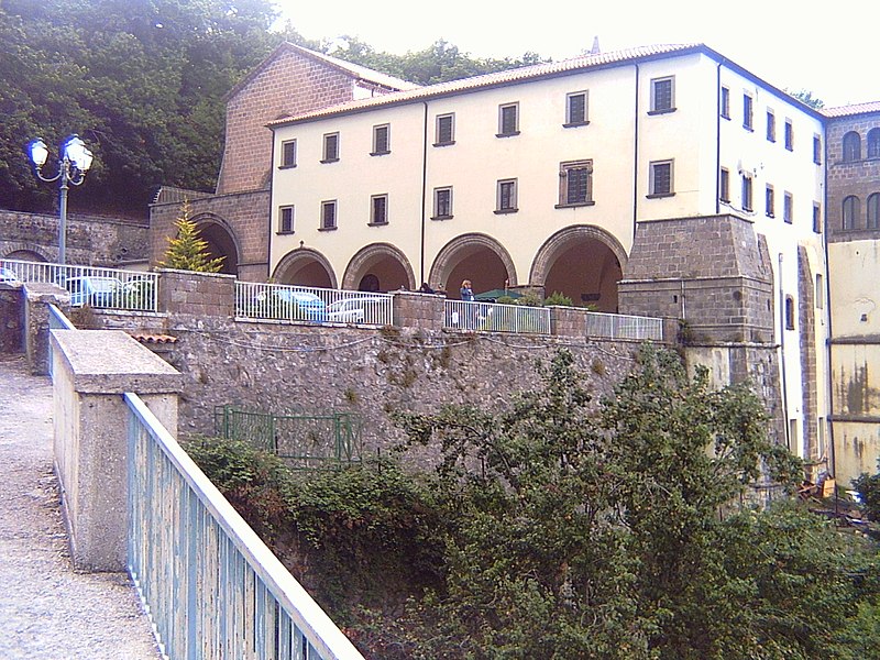 File:Santuario dei Lattani Roccamonfina.jpg