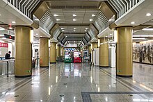 Hufangqiao station concourse (November 2019)