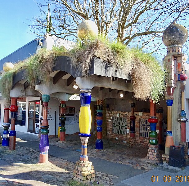 File:Hundertwasser Toilet spring 2019 23.jpg