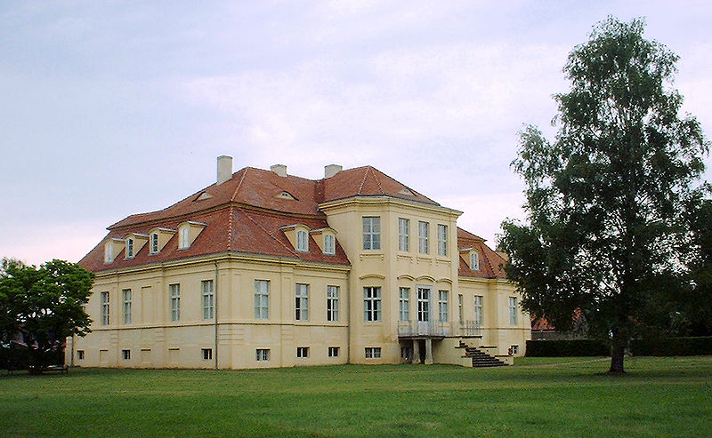 File:Reckahn manor house-5.jpg