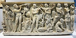 Louvre-Lens : Sarcophage "Concours musicale entre le dieu Apollon et le satyre Marsyas"