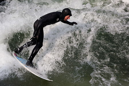 Eisbach, Munich: Urban surfer in February 2013