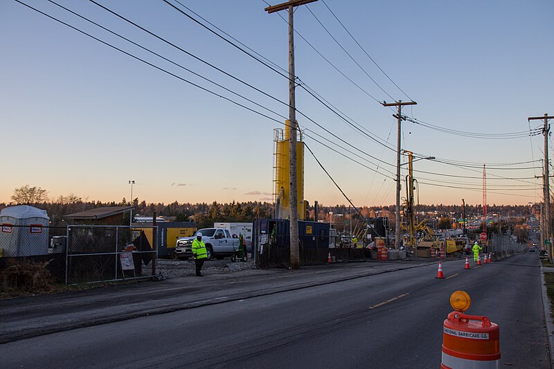 File:Maple Leaf Portal Construction (13120099964).jpg