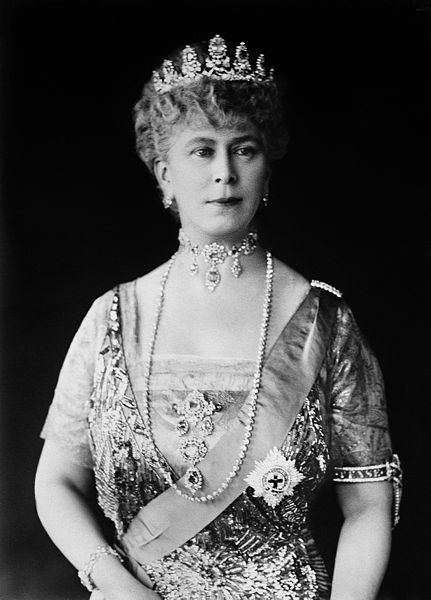 File:Queenmaryformalportrait edit2.jpg