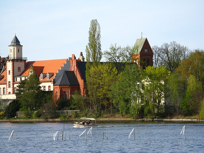 File:Köpenick St.-Josef-Kirche 2.jpg