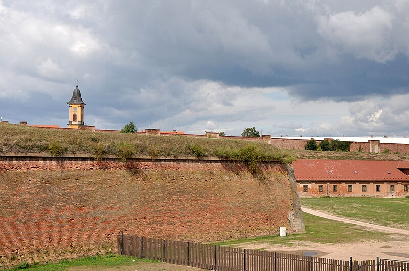 File:Festung Josefov (38598635922).jpg