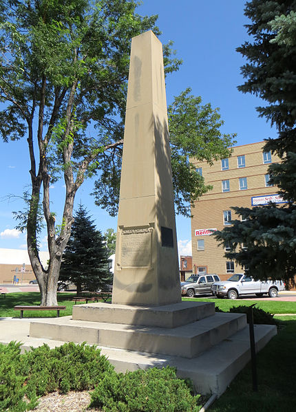 File:Pioneer Monument, Casper WY.JPG