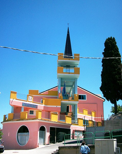 File:Scuola Castellino del Biferno.jpg