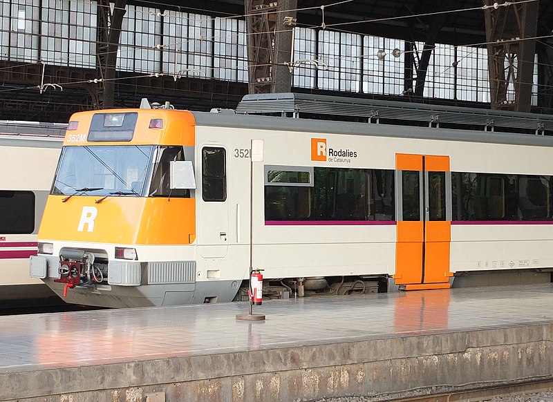 File:Barcelona Rodalies 352M train 01.jpg