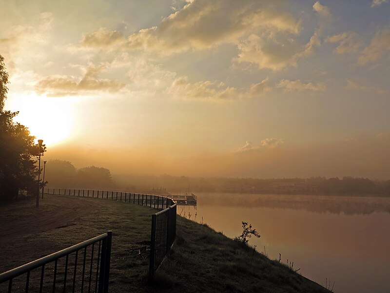 File:At lake Słok around sunrise.jpg