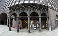 Deutsch: Kontorhaus Chilehaus in Hamburg-Altstadt: Arkaden von Richard Kuöhl am Burchardplatz. This is a photograph of an architectural monument. It is on the list of cultural monuments of Hamburg, no. 29133.