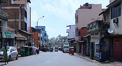 La rue qui mène à l'église protestante dans Wolfendhal, Colombo Province du Sud - Sri Lanka