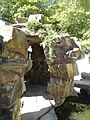 Deutsch: Chinesischer Garten Bochum, Felsdurchgang. English: Chinese Garden Bochum, rock passageway.