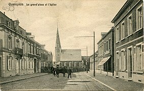 QUAREGNON La grand'place et l'église.jpg