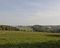 Blick über das Ries mit der Burg Niederhaus im Hintergrund