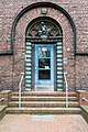 Deutsch: Eingang des Siedlungsbaus Adlerstraße 16 in Hamburg-Barmbek-Nord. This is a photograph of an architectural monument. It is on the list of cultural monuments of Hamburg, no. 21753.