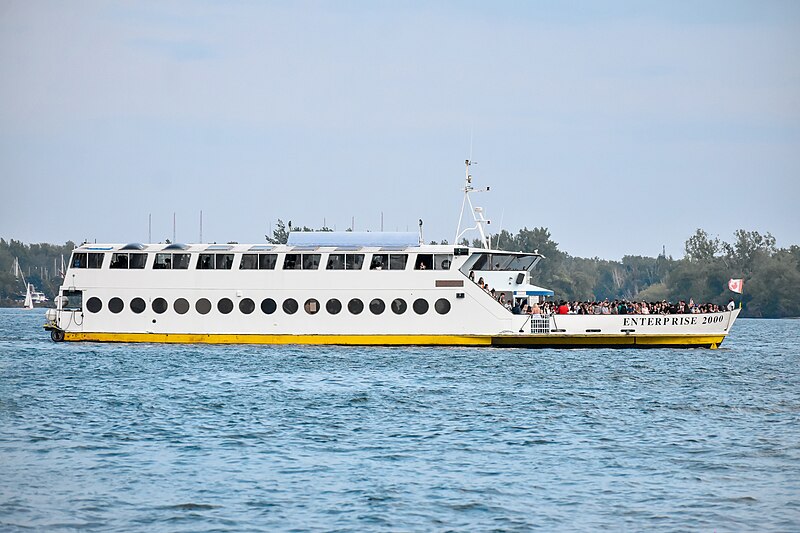 File:ENTERPRISE 2000 on Lake Ontario.jpg