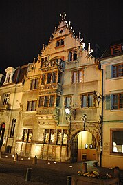 Maison des têtes by night