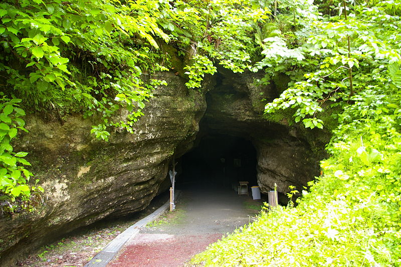 File:Nakatonbetsu-Shounyudo Cave.JPG