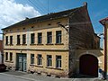 Čeština: Bývalá pošta a četnická stanice v Čakově, okres České Budějovice; v přízemí s bytem poštmistra English: Former post office and police office in Čakov, České Budějovice district, Czech Republic; there used to be the policeman's flat on the ground floor