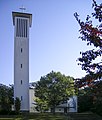 Der Kirchturm erinnert an einen Campanile