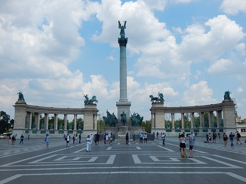 File:Lto-bud2016-heldenplatz-millenniumsdenkmal.jpg