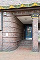 Deutsch: Eingang des Siedlungsbaus Wachtelstraße 66 in Hamburg-Barmbek-Nord. This is a photograph of an architectural monument. It is on the list of cultural monuments of Hamburg, no. 23130.