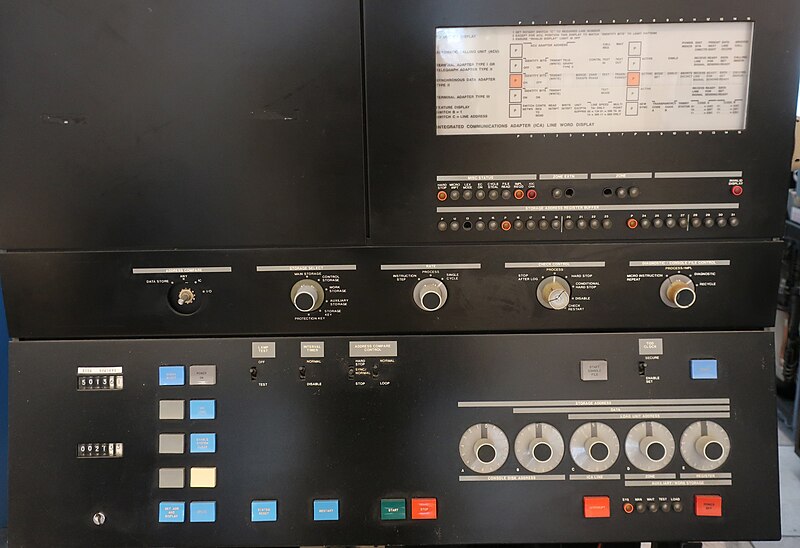 File:IBM System370 model 138 panel.jpg