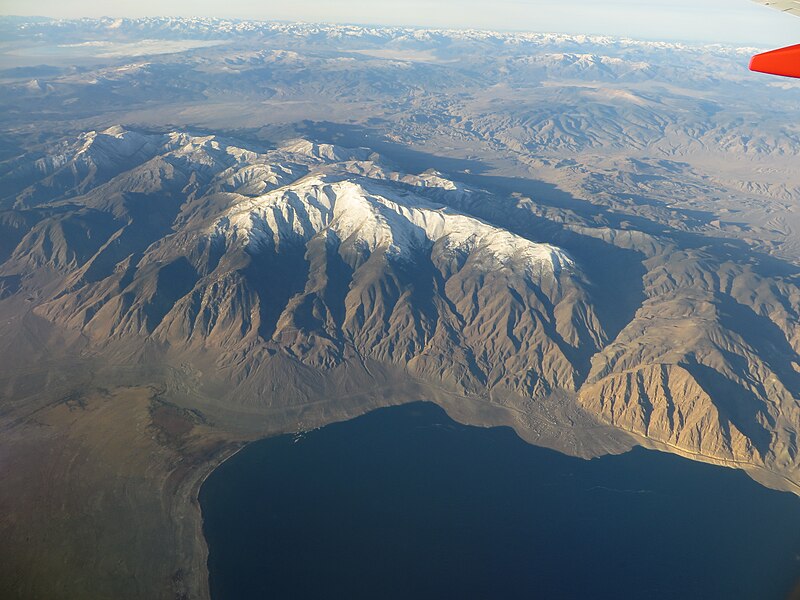 File:Walker Lake, Nevada (15082633444).jpg