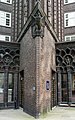 Deutsch: Kontorhaus Chilehaus in Hamburg-Altstadt: Plastik Andenkondor von Richard Kuöhl am "Bug" des Chilehauses zwischen der Straße Pumpen und der Burchardstraße. This is a photograph of an architectural monument. It is on the list of cultural monuments of Hamburg, no. 29133.