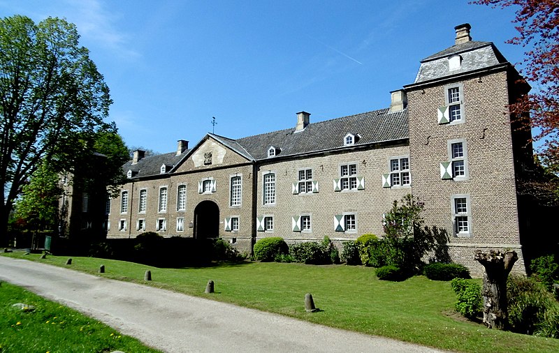 File:Schloss Haeren, Voerendaal (2).JPG