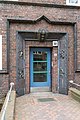 Deutsch: Eingang des Siedlungsbaus Lämmersieth 50 in Hamburg-Barmbek-Nord. This is a photograph of an architectural monument. It is on the list of cultural monuments of Hamburg, no. 23131.