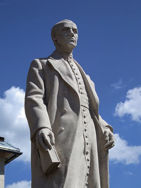 File:Andrej Kmeť statue.JPG