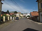 Čeština: Ulice v Prackovicích nad Labem. Okres Litoměřice, Česká republika. English: Street in Prackovice nad Labem village, Litoměřice District, Czech Republic.