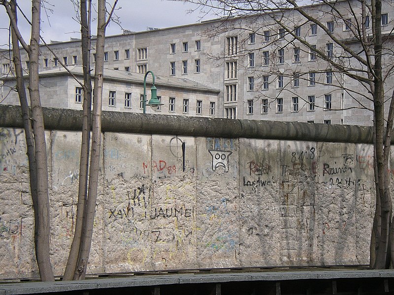 File:Berlin Wall April 2005.JPG