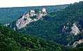 Blick zum Schloss Bronnen von der Burgruine Kallenberg