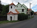 Čeština: Kaplička v Hrušovce. Okres Litoměřice, České republika. English: Chapel in Hrušovka village, Litoměřice District, Czech Republic.