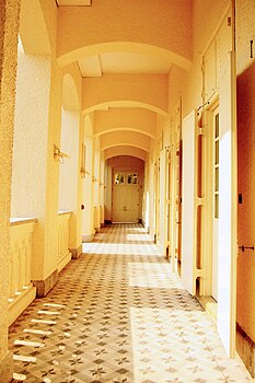 Corridor at Béthanie, built als sanatorium, to date used by The Hong Kong Academy for Performing Arts School of Film and Television Photograph: IMjust86 Licensing: CC-BY-SA-3.0