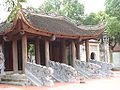 Ngũ Long Môn nhìn cận cảnh A close-up of the Five_Dragon Gate.