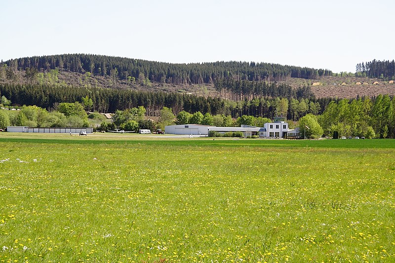 File:Flugplatz Thülen NW.jpg