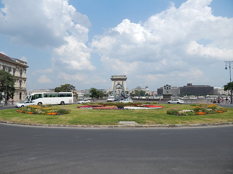 File:Lto-bud2016-kettenbrücke-kreisverkehr-01.jpg