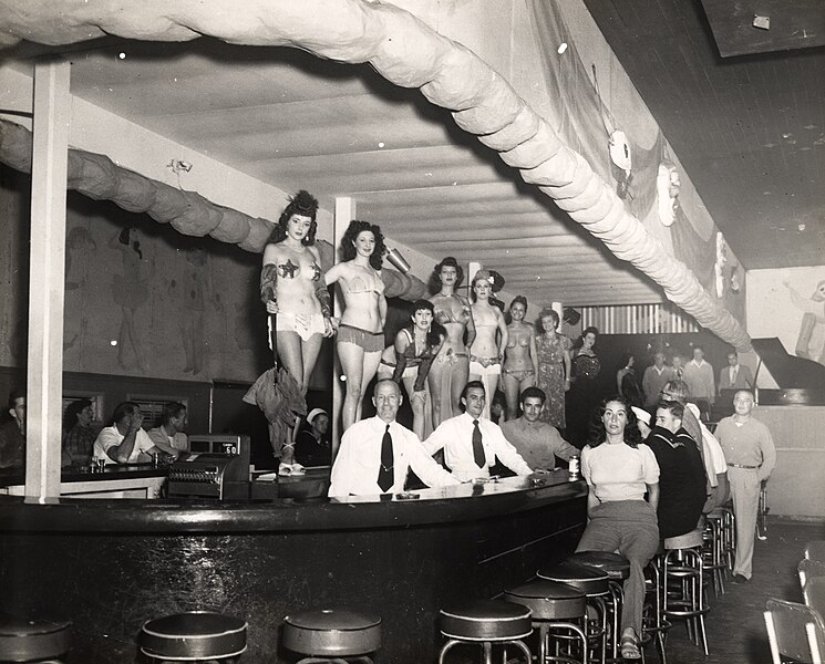 File:Key West Mardi Gras Lounge.jpg