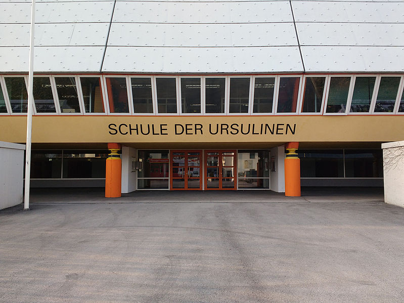 File:Ursulinenschule Innsbruck Haupteingang.jpg