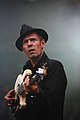 Le bassiste Paul Simonon aux Eurockéennes de 2007. (20 août 2007‎)