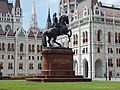 Deutsch: Reiterstatue vor dem Parlamentsgebäude in Budapest. English: Equestrian statue at the Hungarian parliament in Budapest.