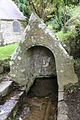 Plouguerneau : chapelle Notre-Dame du Traon, la fontaine 2