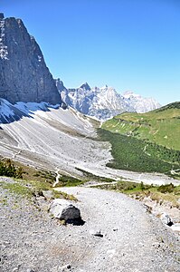 from valley in NE, alpine hut Falkenhütte