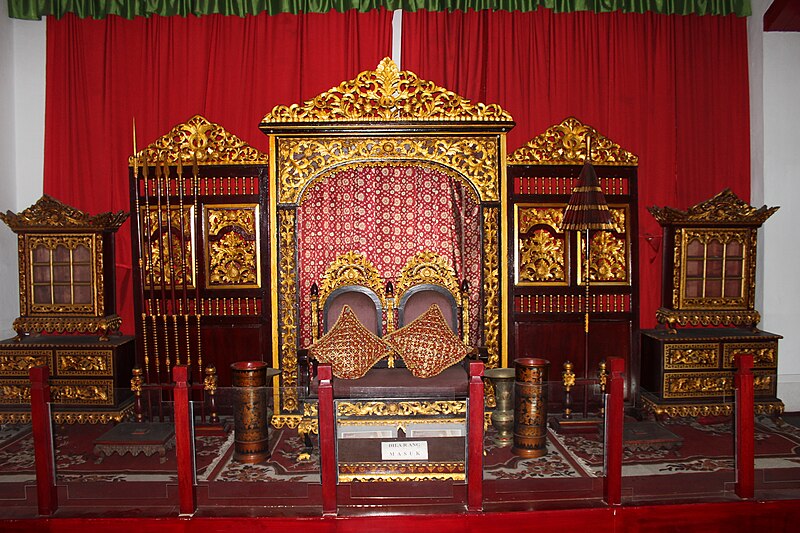 File:Sultan of Palembang throne.JPG